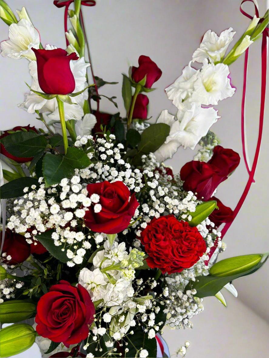 Bouquet in vase "Emblem of Love"