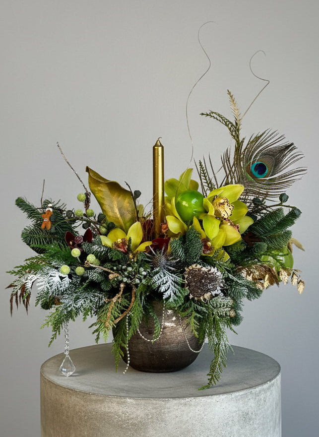 Ramo Holiday Elegance en jarrón